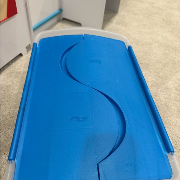 Sterilite 15qt hinged lid storage box - Picture 4 of 4